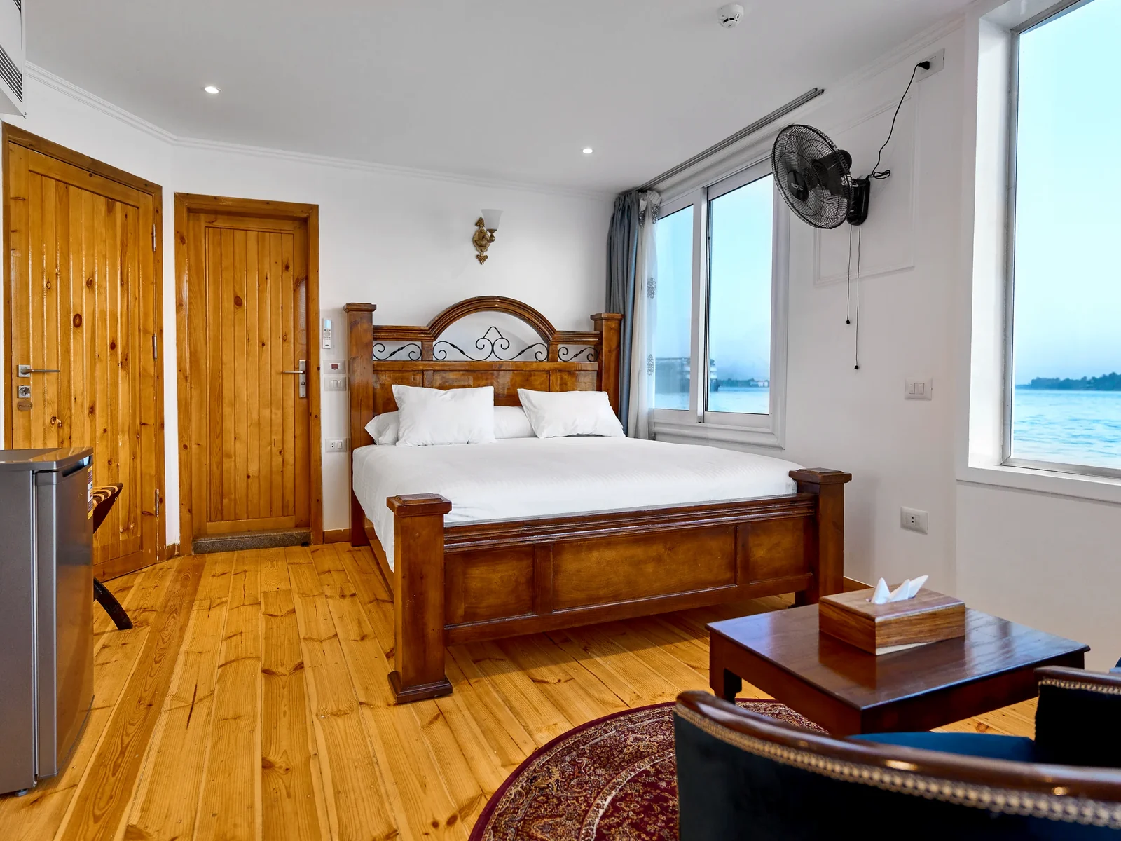 Panoramic suite interior aboard Fatima Dahabeya